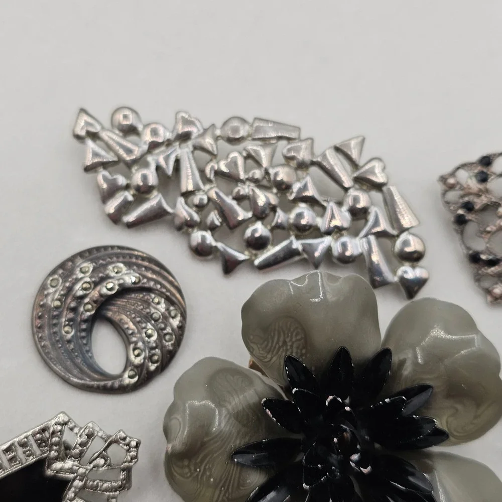 Brooch Lot Silver Toned Floral Bow 9pc Pin Vtg Enamel Rhinestone Cabochons Black